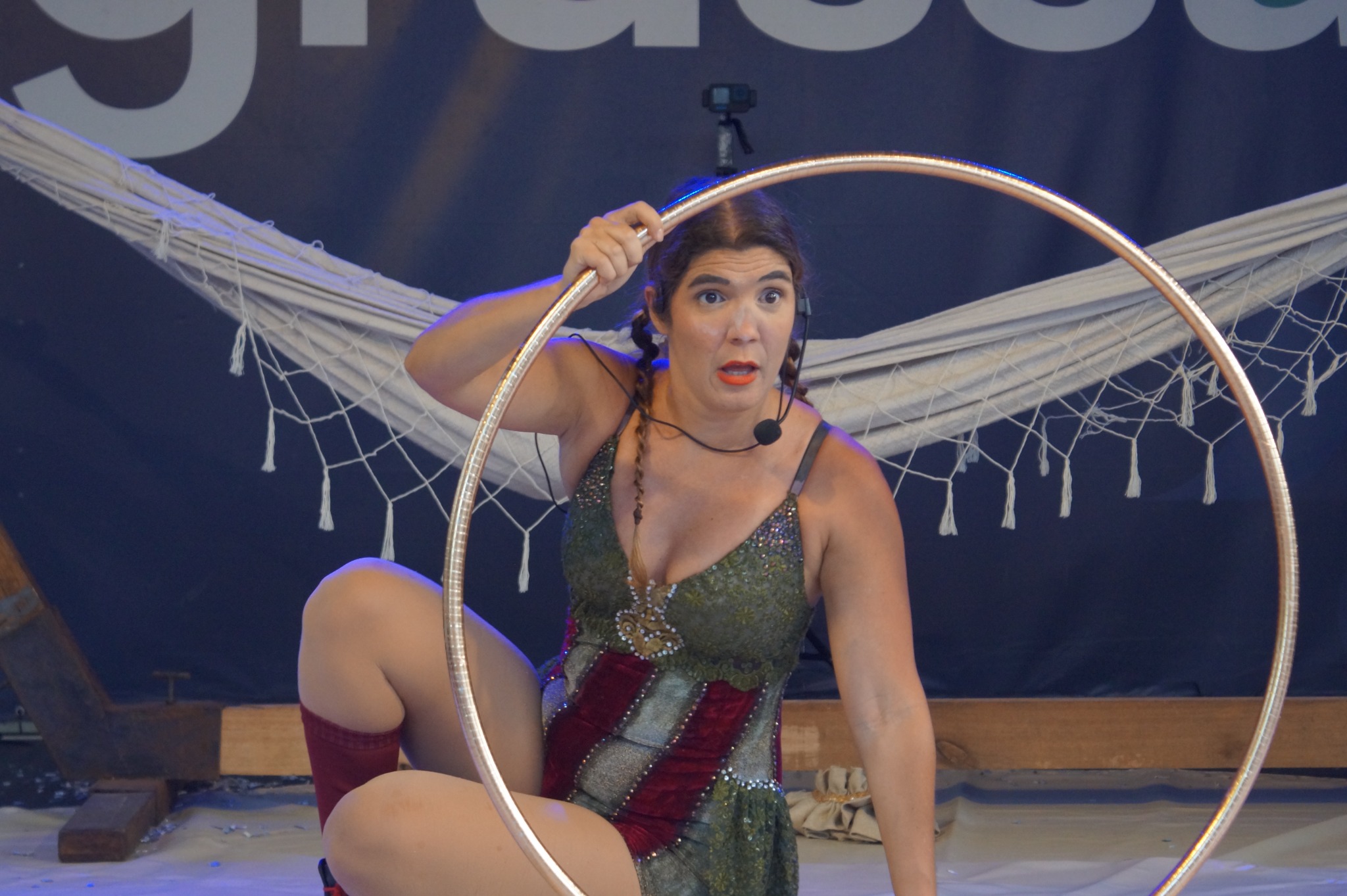 Mária Ribeiro in a comic hula hoop scene