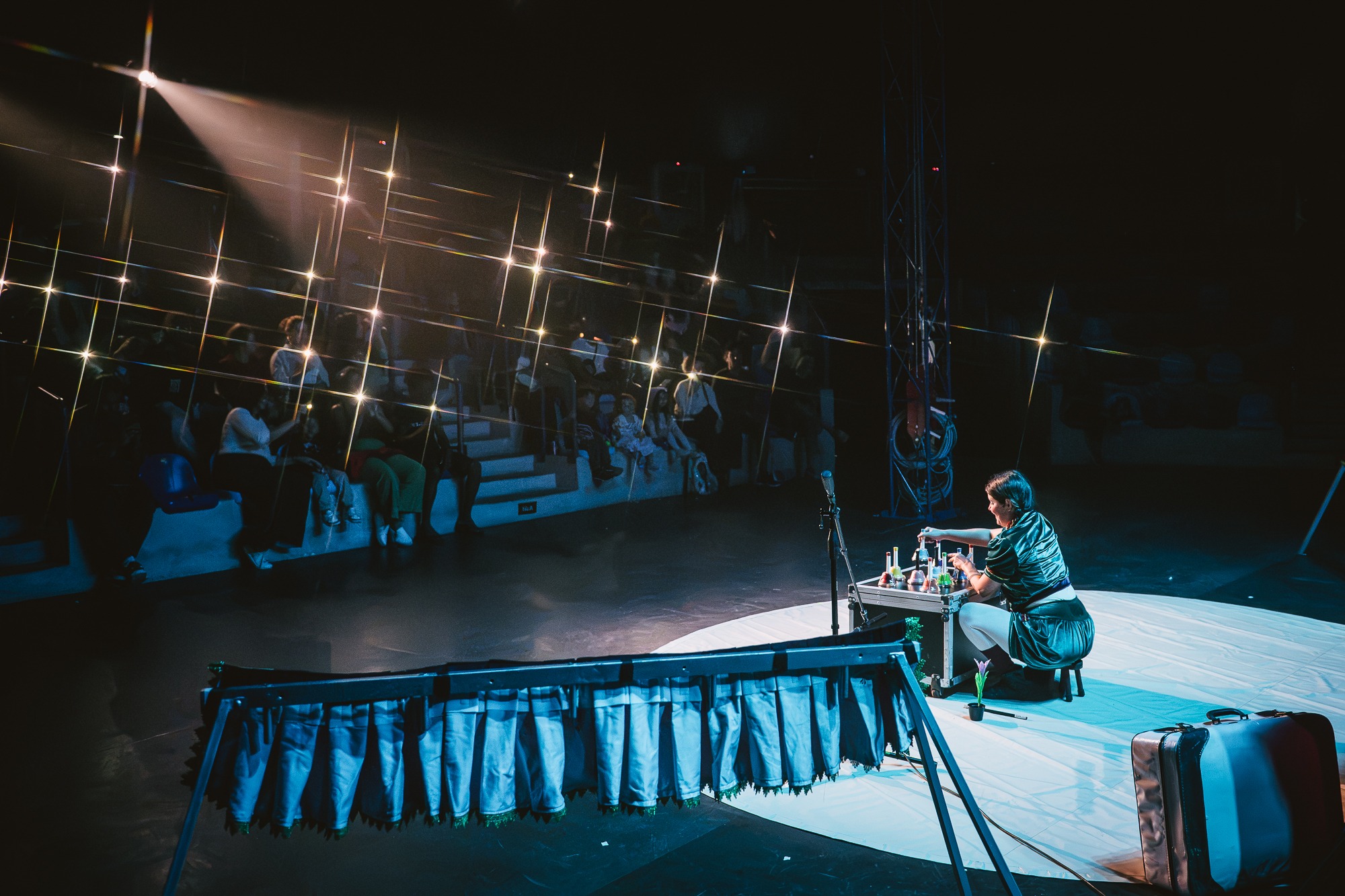 Audience lights during VENETA